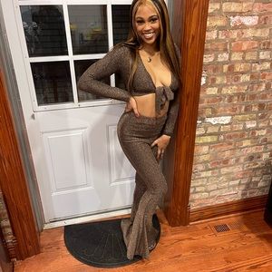 2 piece set. Metallic gold